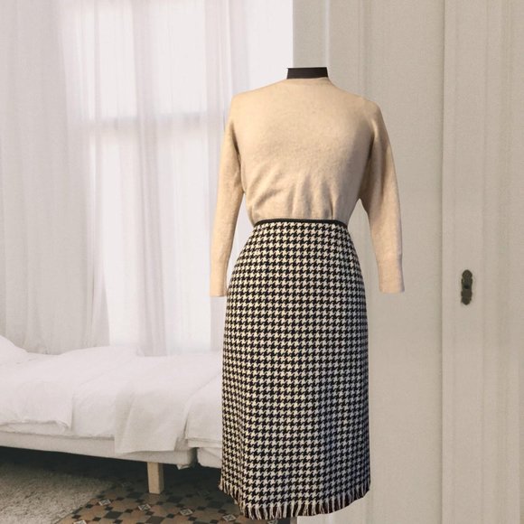 Kasper & Company Dresses & Skirts - Vintage Wool Houndstooth Print Midi Length Pencil Skirt With Fringes, Size US 6